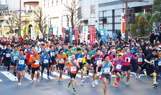 ＪＲ八王子駅北口を部門ごとにスタートした