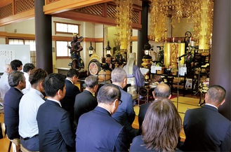 読経や献香が行われた例祭