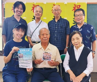 小澤会長（前列中央）と「並木町音頭」制作の中心メンバー