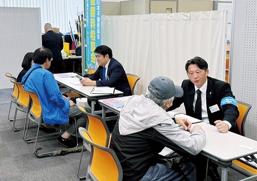 さまざまな悩みを抱えた相談者が訪れた