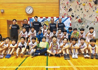 全国大会に初出場する多摩ハンボールクラブ男子U１２の選手ら