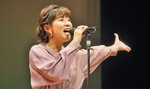 出演する本名さん＝過去の様子