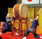 和太鼓のステージを披露するせいせき鼓桜