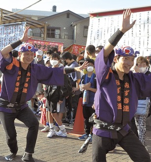 会場を沸かせた「みずき連」による阿波踊り