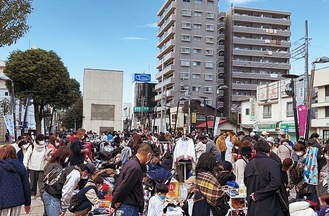 昨冬のフリマには約２０００人が来場した