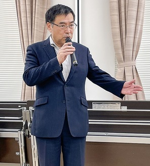 抱負を語る長沢会長