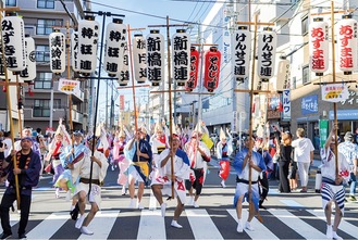 大和中央通りで行われた昨年の「総踊り」