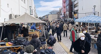 多くの来場者で埋め尽くされた大和駅前東側プロムナード