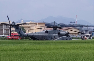 不時着した米軍のヘリコプター（住民提供）