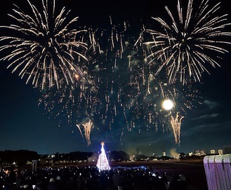 冬空に打ち上がる花火