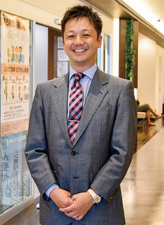 採用責任者で取締役副社長の中村洋明さん（薬剤師）