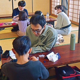 毎月第１・３土曜日に座間市立青少年センターで開かれる教室（1月18日の様子）