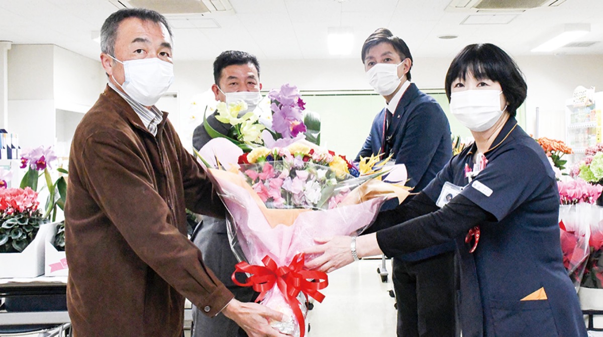 コロナ禍 花でエール 海老名総合病院へ寄贈 海老名 座間 綾瀬 タウンニュース