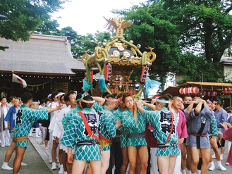 現在も例大祭の宮立ち・宮入りは担ぎ手が勢ぞろいし圧巻