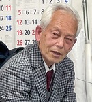 事務所でコメントする豊氏