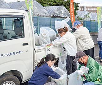 拾い集められたごみ