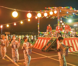 昨年の相川地区の盆踊りの様子