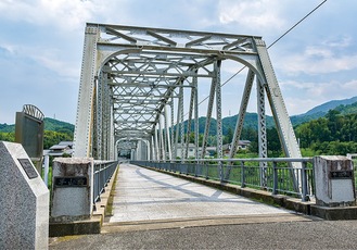 国登録文化財にもなっている平山橋