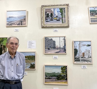 佐藤さんと展示されている作品