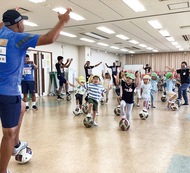 保育園児とサッカー交流