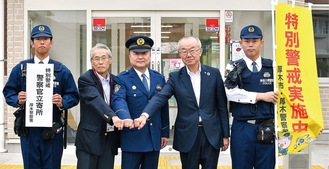 公開されたのぼり旗とステッカー