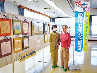 作品を展示した短歌会の会員