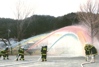 放水に大きな歓声