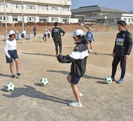 サッカーで思いやり育む