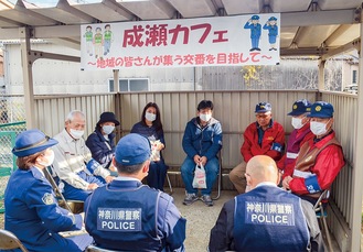 地域住民らと意見交換する様子