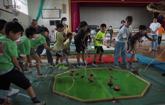 大山こまの実力競う