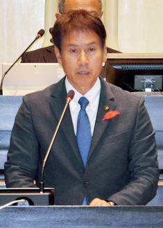 所信表明を行う萩原市長