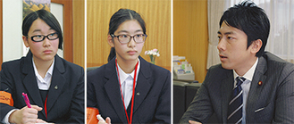 質問を投げかける野比中の（左から）高倉愛結さん、青木友里香さんと、丁寧に答える小泉進次郎衆議員（内閣府大臣政務官室で）