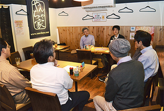 まじめな話題も打ち解けた雰囲気で