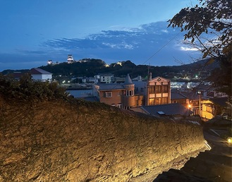崎方の丘から見た平戸城
