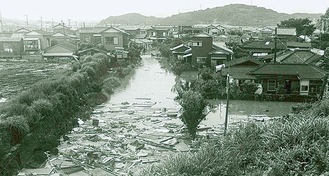 平作川の支流・吉井川が氾濫した様子（市提供）