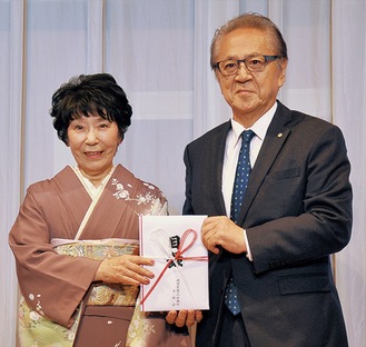 上地市長（右）と小谷会長