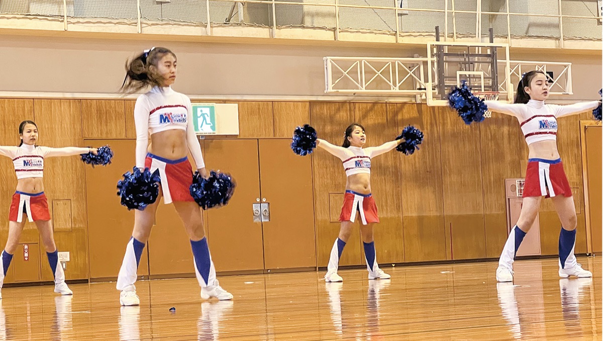 チア発表会 笑顔でダンス 横須賀 タウンニュース