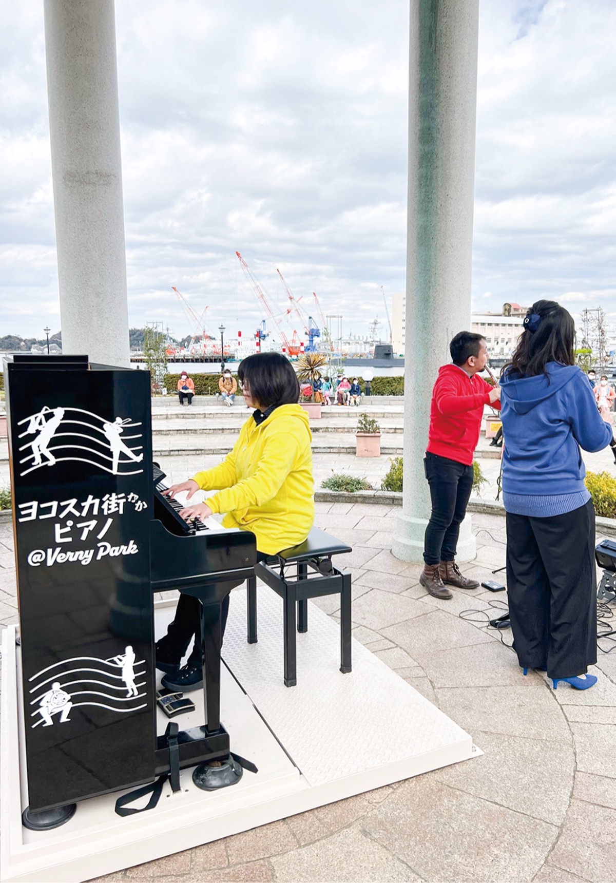 軍港風景にピアノの調べ ヴェルニー公園に常設 横須賀 タウンニュース