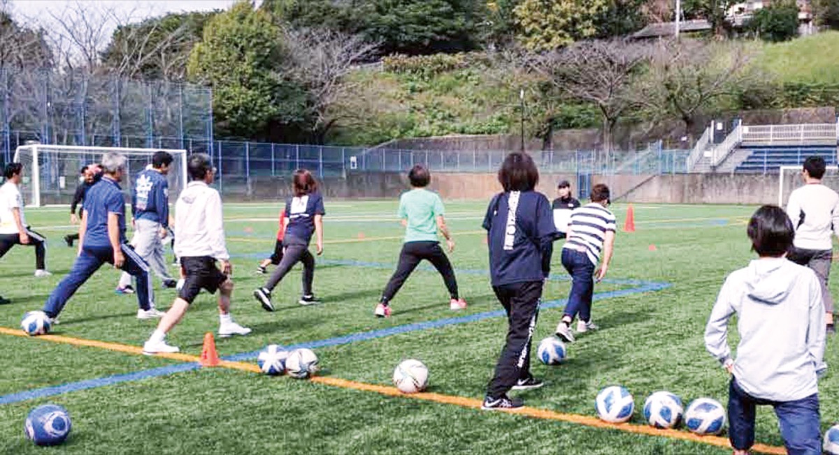 大人のサッカー教室 ボール蹴りから始めよう | 横須賀 | タウンニュース