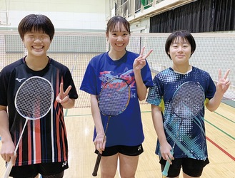 きょう16日から始まる関東大会に出場する（右から）星野さん、櫻井さん、茶圓さん