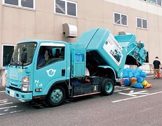 ごみ収集車同乗体験の様子