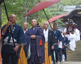 円覚寺で行われた合同例祭の様子（＝11日、鎌倉市山ノ内）