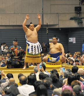 横綱の土俵入り（２０１９年藤沢場所）