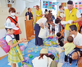 にぎわうイベント会場