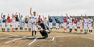 選手宣誓をする辻堂少年野球クラブ主将の益田航太朗さん（６年）