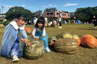 ｢よいしょ｣と女子２人組