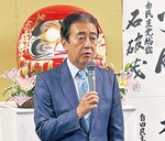 小選挙区での敗北後、支援者らに謝罪する星野氏