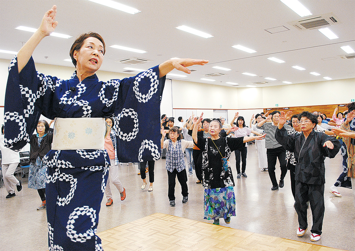 東京五輪 復活の音頭で盛り上げ 第１回講習会 100人が参加