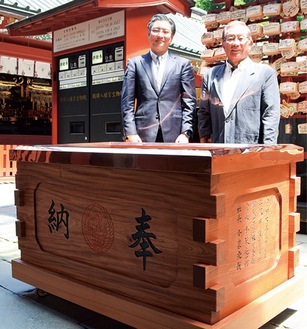 鶴岡八幡宮に加わった賽銭箱