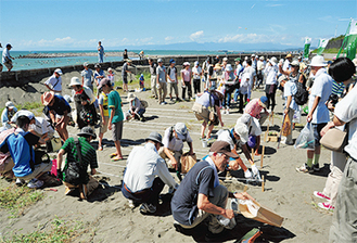 昨年は植樹に１２０人が参加